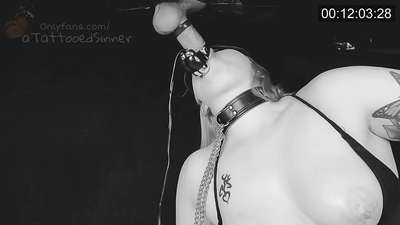 Духтари зебо бо аллаҳои комил дар gloryhole